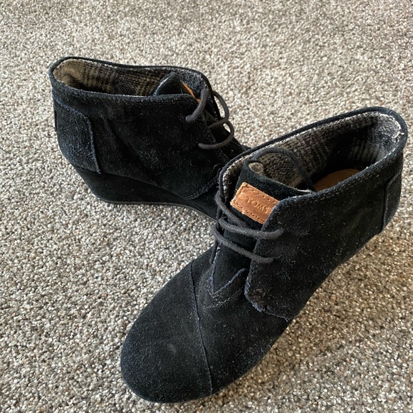 Toms black wedges, size 6.5. - Picture 3 of 4